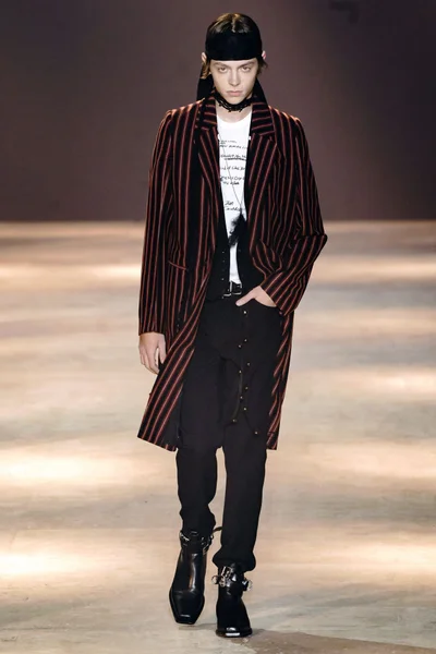 Look 43